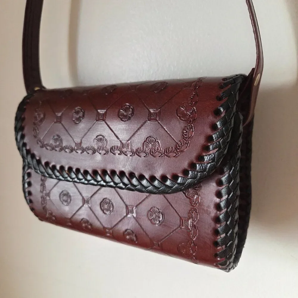 EUC VINTAGE GENUINE LEATHER SMALL TOOLED CROSSBODY BAG